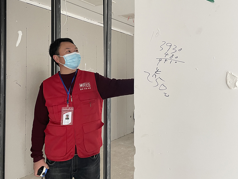 書(shū)房墻面刷白色乳膠漆好看嗎？老房子墻面翻新多少錢(qián)合理(圖3)